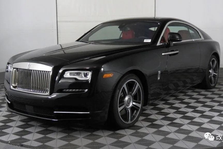 日本左舵版大劳魅影VIP风格改装，低趴大饼轮毂尽显贵族风范