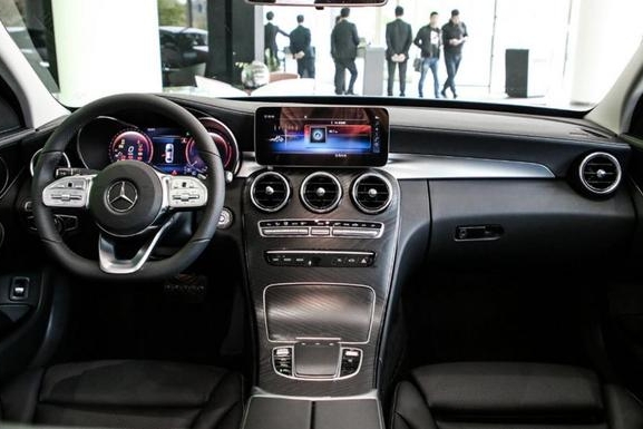 为什么奔驰C级那么多人买？这车有什么不好吗？来听听车主说！