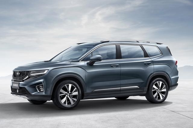 别拿它和汉兰达比，轴距超过2800mm，最大容积2050L，配1.8T动力