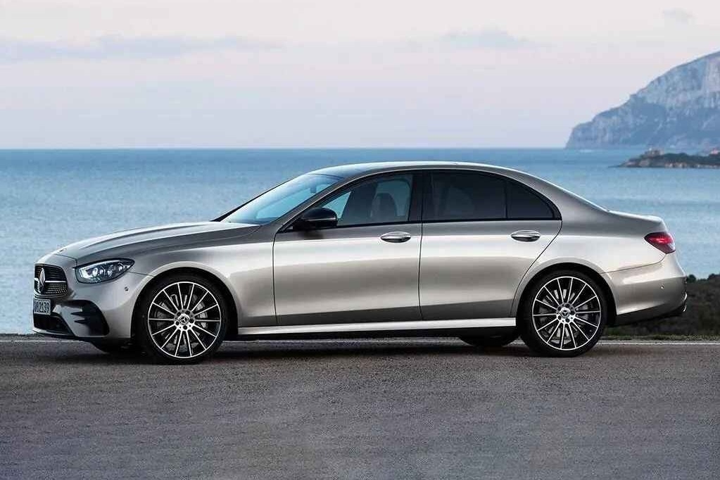 奔驰全新E级内饰外观更加年轻化，老款更大气，该如何选择？