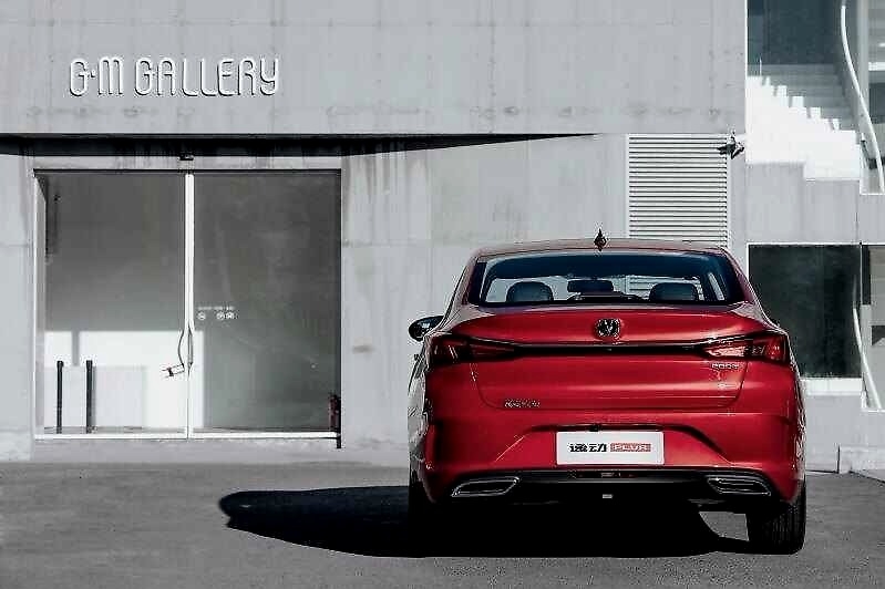 肩负重振长安轿车重任 逸动PLUS预售7.29万元起