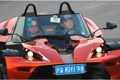 周立波豪车终于出新款！KTM GTS：不用日晒雨淋，涨价多少合适？