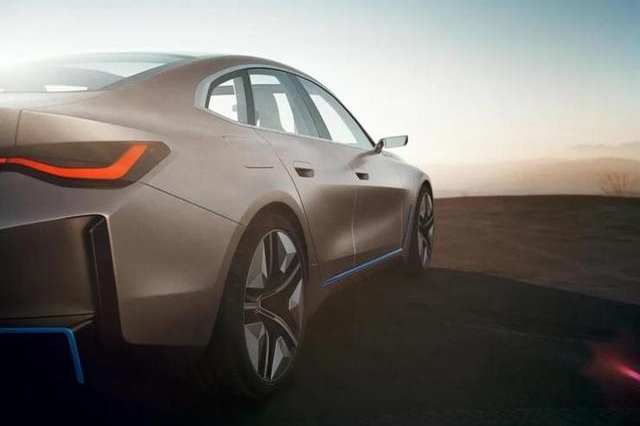 4秒、80千瓦时、600公里，宝马i4概念车秒杀特斯拉Model3？