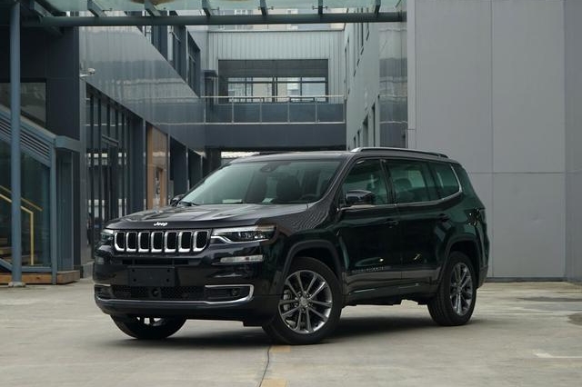 降幅超两万，这款7座SUV上坡利索，标配9气囊、豪车发动机