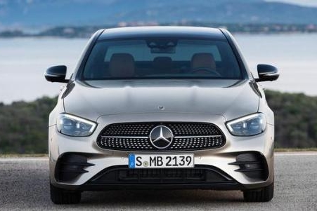 全新奔驰E级来了，现款E300L直降7.6万，9AT+后驱，下手吗？
