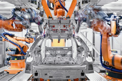 疫情全球扩散部分合资品牌或4月起无车可卖 车企包机运配件