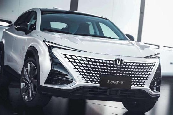 长安UNI-T惊艳亮相，用设计定义新标准，品牌升级迈上新台阶？