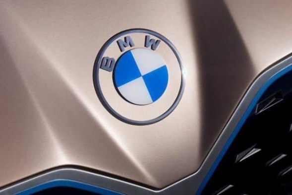 宝马的转型，从更换logo开始？