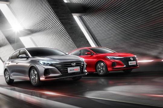 全面进化，长安逸动PLUS预售价7.29万起，再树新标杆