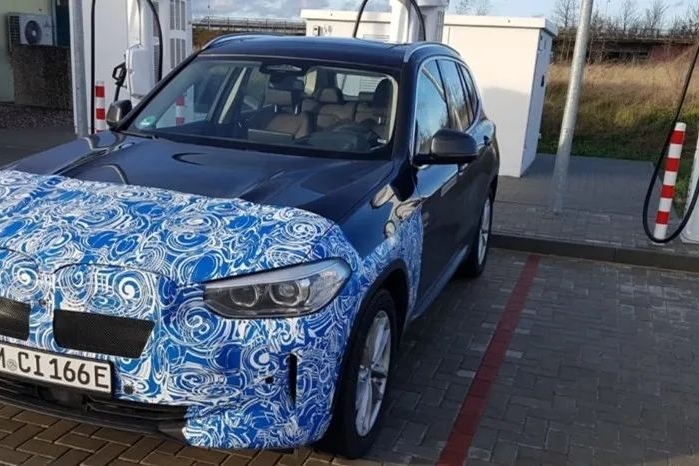 宝马去年干倒奔驰和奥迪，今年要干特斯拉了