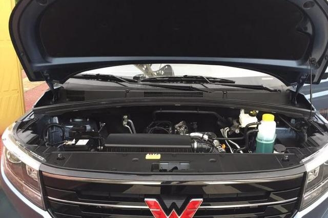 始于外观，陷于动力，忠于空间，二本小青年和五菱宏光PLUS的故事