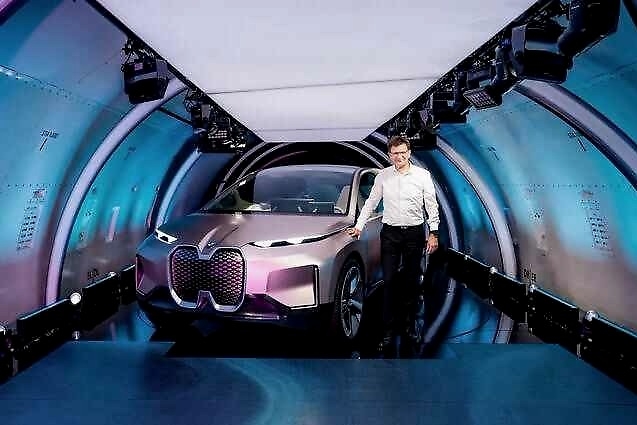 用了103年宝马换新标，这可是件大大的事情