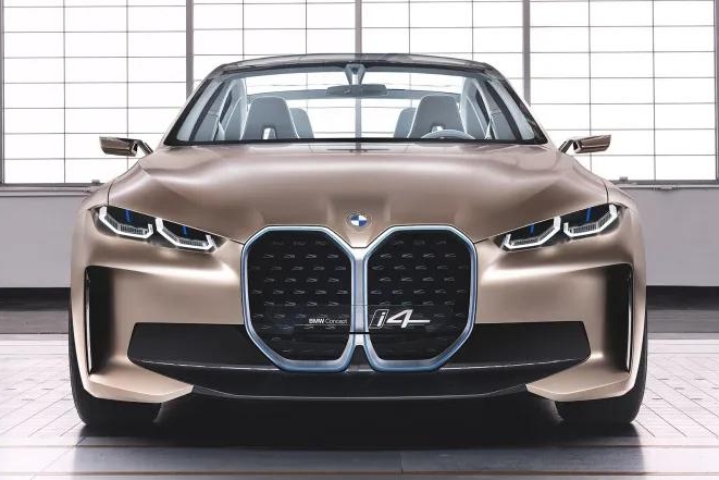 换装“大鼻孔”格栅，宝马纯电轿跑i4发布，4秒破百