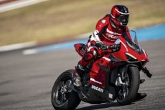 预售价150万的杜卡迪V4超跑正式登录国内，152KG拥有234匹马力