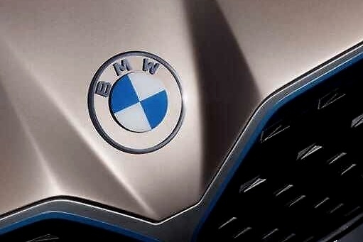 加速品牌转型 宝马发布全新LOGO设计