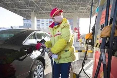 油价不调整，马斯克回应“减配门”，新蝙蝠车首曝