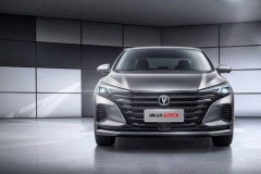 长安逸动PLUS本月6日公布预售价 内饰更换贯穿屏/27日上市