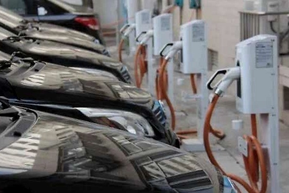 它率先发大招，购车补贴1万！新能源补贴有望重启？