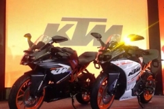 等了12年，这款摩托车厂造的超跑又活了，配5缸发动机，600匹马力