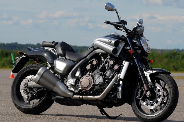 这家企业太强大了！为丰田提供V10引擎技术，让本田都羡慕