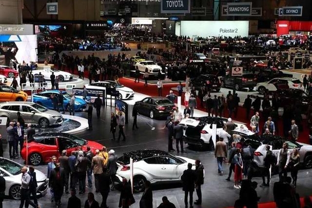 一代经典毁于当代，全新奔驰E级还是来了