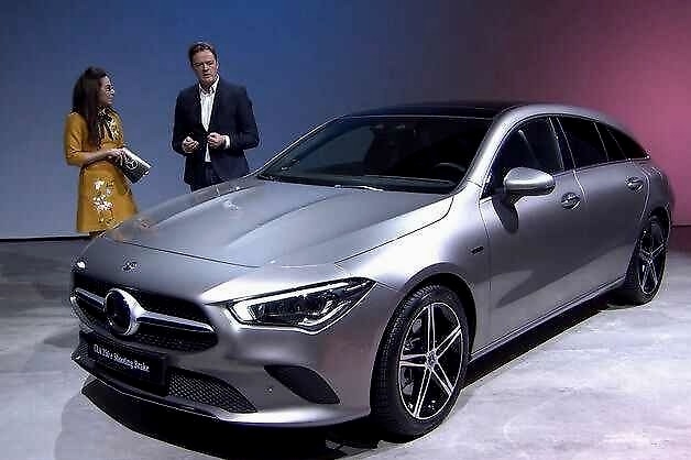 纯电续航43英里，全新奔驰CLA PHEV亮相，春季在欧洲上市