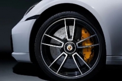 性能超过Carrera GT，992世代下的911 Turbo S有资本活成新“图腾”？｜线上日内瓦