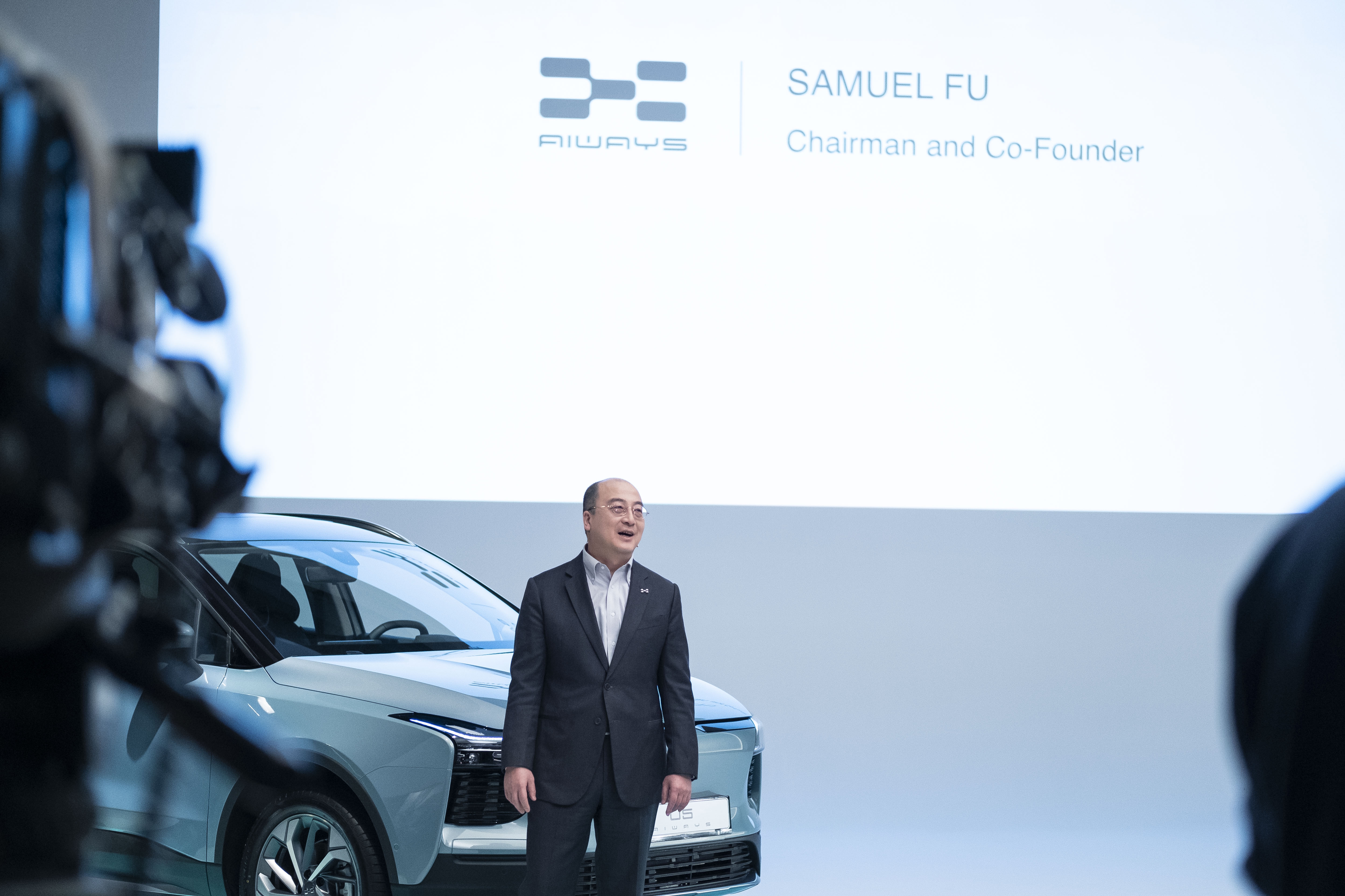 日内瓦车展跳票，爱驰如期赴约，旗下第二款车--U6 ion线上亮相