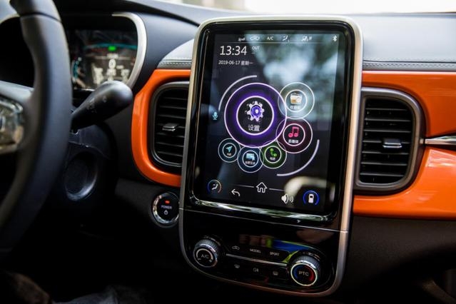 百万用户验证：这款小电动300km续航5.98万起，城市通勤方便省钱