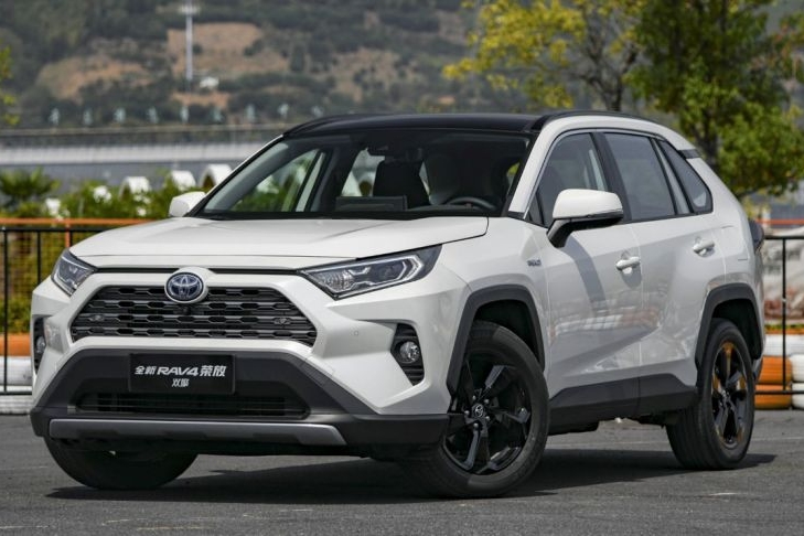 同门较劲，丰田威兰达与RAV4荣放该怎么选？