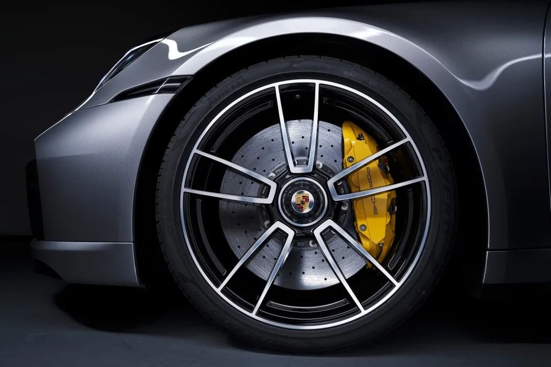 更车室｜热辣出炉，全新保时捷 911 Turbo S 全球首发