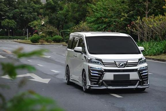 车长近五米，二排仿佛是头等舱，见证着我们温馨小家的幸福