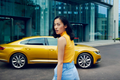 比凯美瑞和雅阁都长，还全系降价3万，最美大众车能买吗？