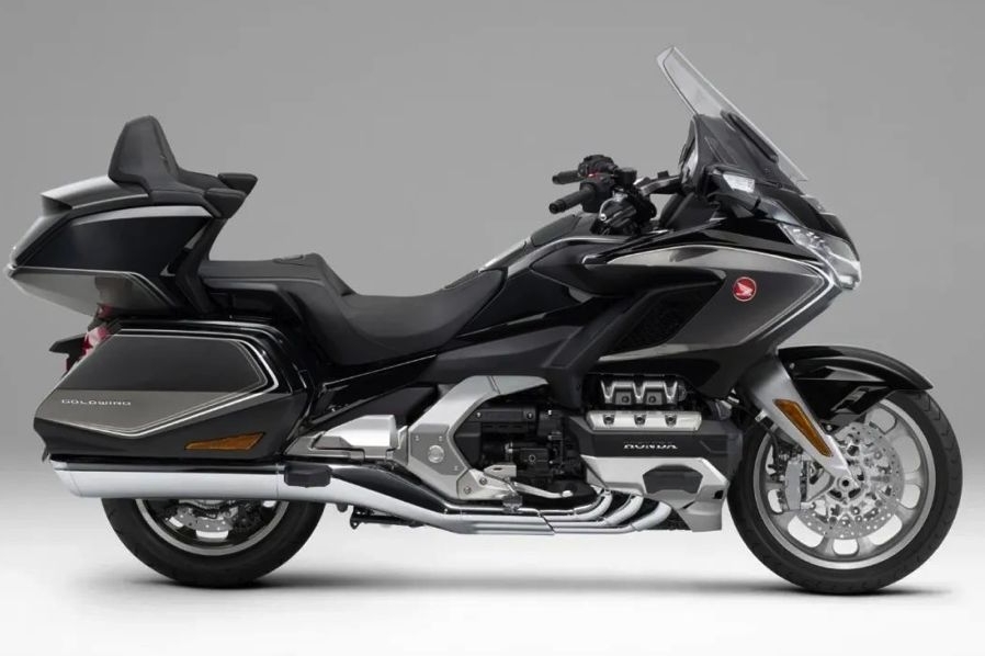 40万元起，本田向国内公布2020款金翼，新增全黑配色