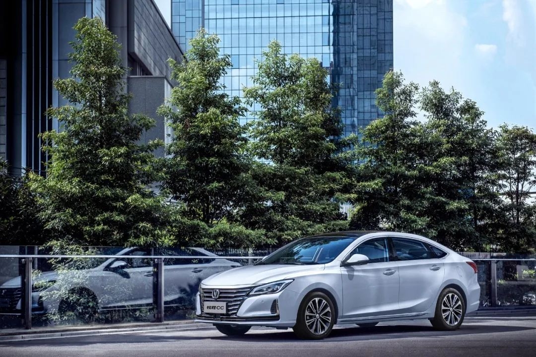 朗逸、轩逸配置低价格高？长安锐程CC告诉你什么叫获得感、满足感