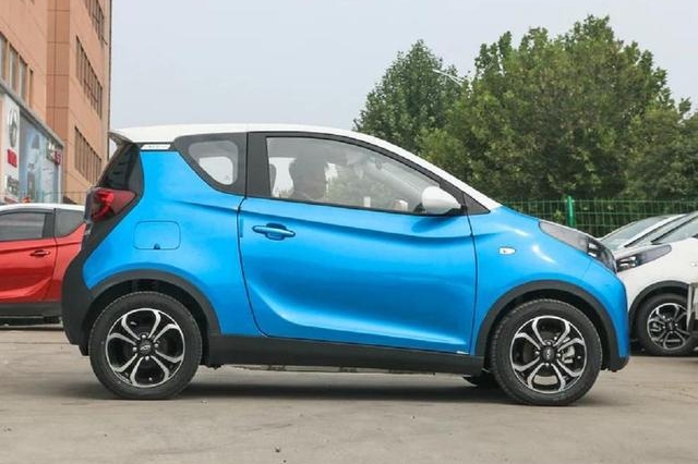 这三款三门两座小车，一款比一款小巧，其中一款起售价还不到4w