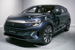 屏幕居然达到48寸，现在的汽车中控设计都怎么了？