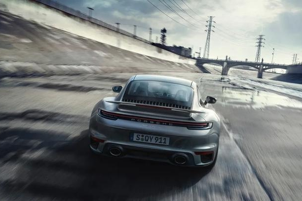 日内瓦 | 2.7秒价值233.6万元，保时捷拿出史上最强水平对置引擎