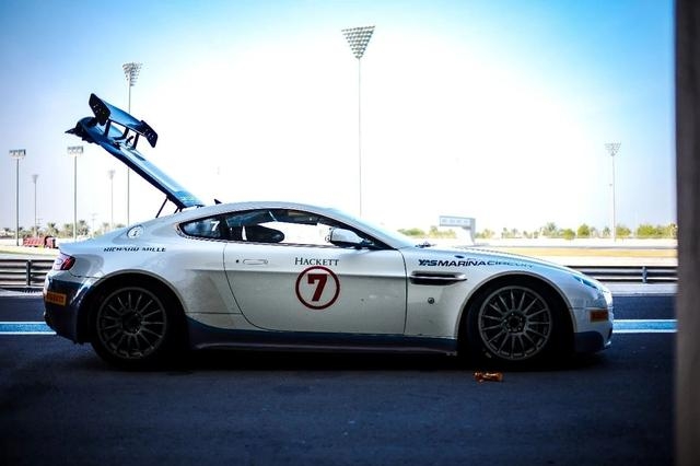 只花四千元，我开着马丁在最奢华的F1赛道跑了好几圈