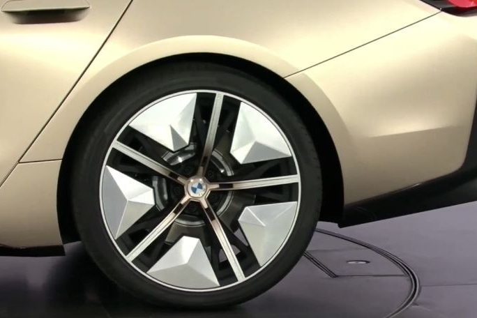 4秒破百、4座布局，这台四门轿跑刚刚发布，贼帅气