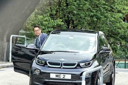 一个月200万零花钱的“豪门太太”李嘉欣，她平时开什么车？