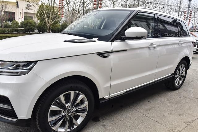 16万就能买“路虎揽胜”？起步2.0T+8AT，轴距近3米，众泰出品