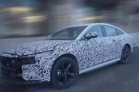 奔腾全新中级轿车曝光，采用连体大屏+溜背造型，接替奔腾B70