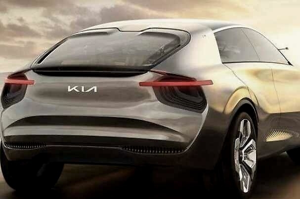 又一家车企把车标“拍扁了”