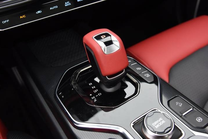 年轻人的第一辆车，关键看颜值与油耗，吉利icon你接受吗？