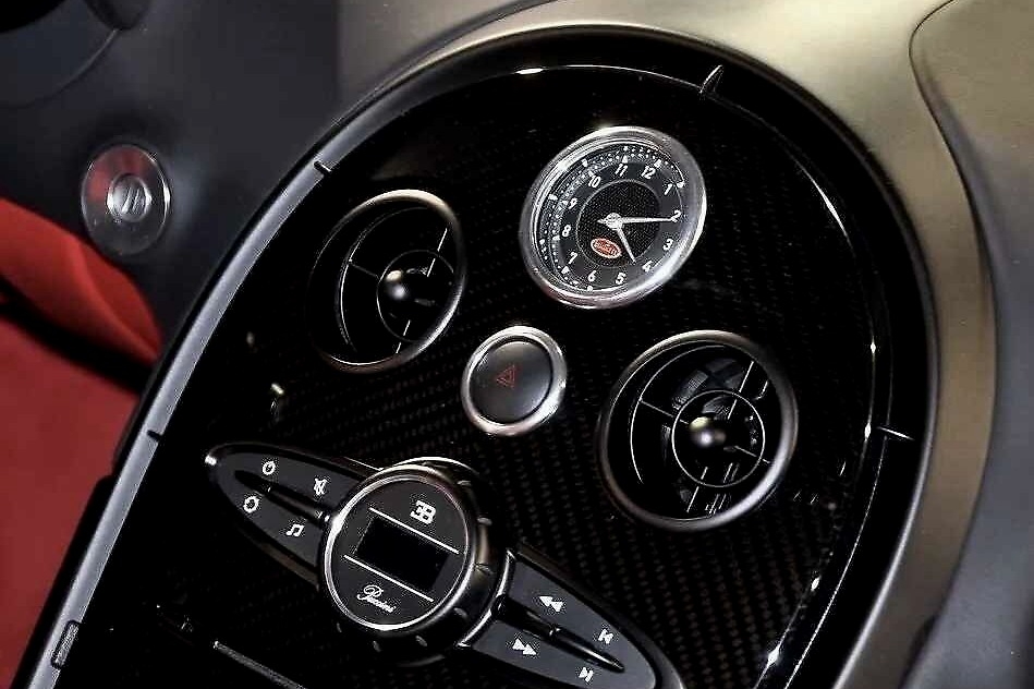 中控台有块“表”就叫豪车？五菱宏光表示不服