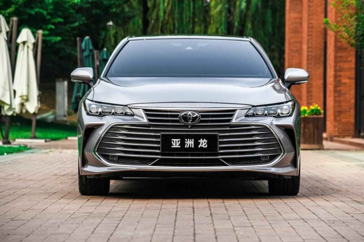 推出2.0L车型，丰田亚洲龙销量终于破万，能否挑战凯美瑞？