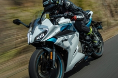 就差3100，高颜值新款小跑车春风250SR选哪款？