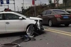 威驰撞上比亚迪唐，对比受损情况后，网友：这是我见过最硬的钣金