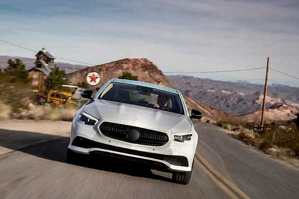 中期改款的奔驰E级将亮相，“换脸”之后还能月销2万吗？